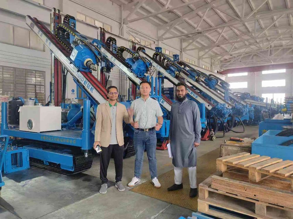 Welcome friends from the Philippines to visit RM factory for inspection and negotiation Welcome friends from the Philippines to visit RM factory for inspection and negotiation